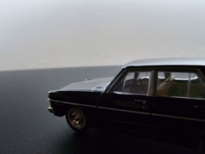 トミカ リミテッドヴィンテージ ニッサン グロリアスーパーDX　横から